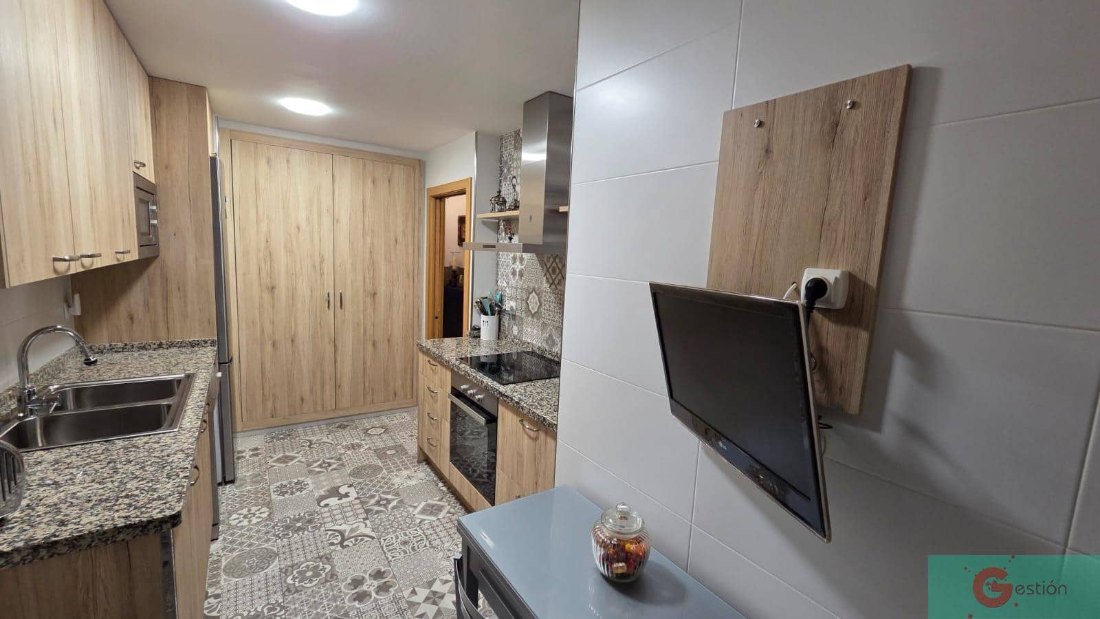 2 makuuhuone Huoneisto myytävänä paikassa Estepona mukana uima-altaan 
autotalli - 350 000 € (Ref: 9341766)