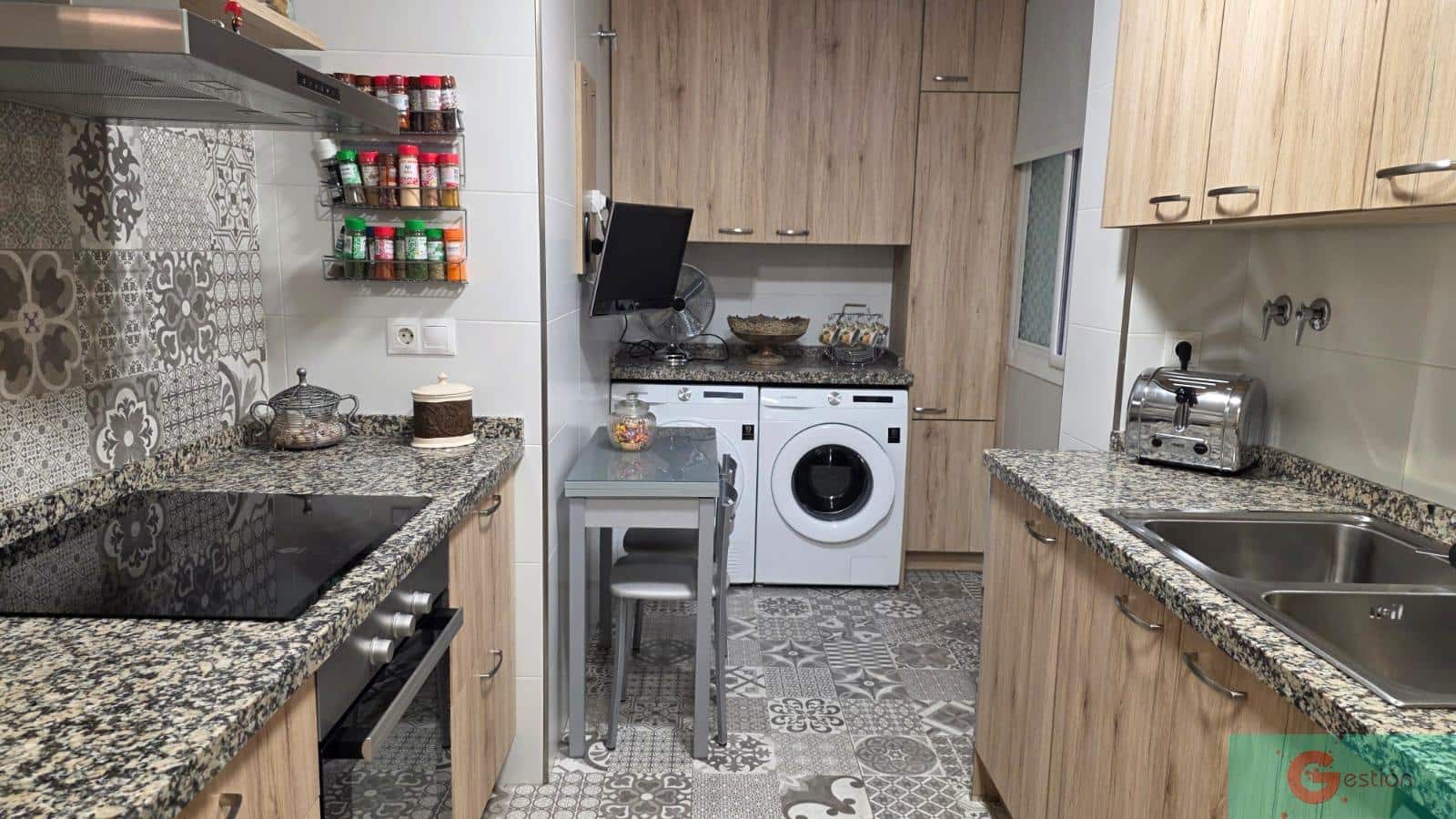 2 makuuhuone Huoneisto myytävänä paikassa Estepona mukana uima-altaan 
autotalli - 350 000 € (Ref: 9341766)