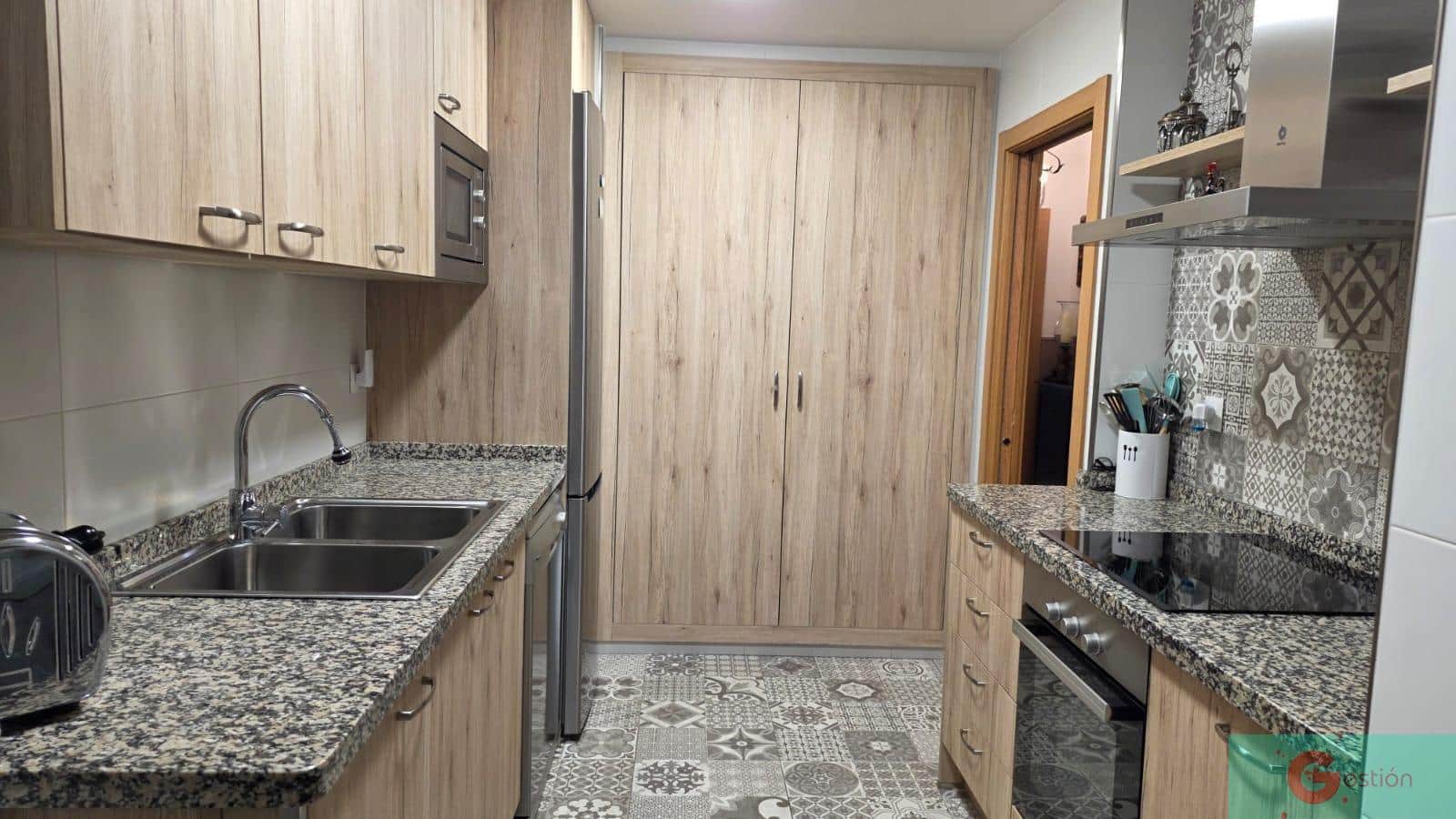 2 makuuhuone Huoneisto myytävänä paikassa Estepona mukana uima-altaan 
autotalli - 350 000 € (Ref: 9341766)