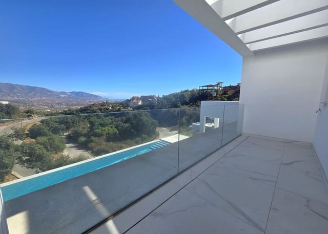 4 bedroom Villa for sale in Marbella with pool garage - € 1,599,000 (Ref: 9928272)