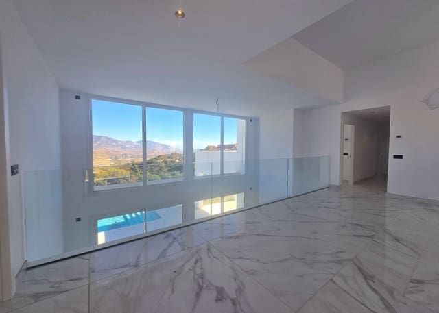 4 bedroom Villa for sale in Marbella with pool garage - € 1,599,000 (Ref: 9928272)
