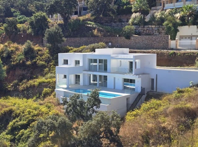 4 bedroom Villa for sale in Marbella with pool garage - € 1,599,000 (Ref: 9928272)
