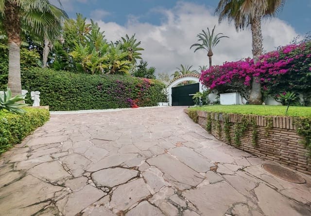 5 bedroom Villa for sale in Marbella with pool garage - € 3,900,000 (Ref: 9928274)
