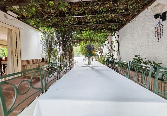 5 bedroom Villa for sale in Marbella with pool garage - € 3,900,000 (Ref: 9928274)