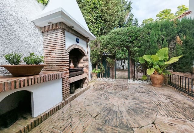 5 bedroom Villa for sale in Marbella with pool garage - € 3,900,000 (Ref: 9928274)