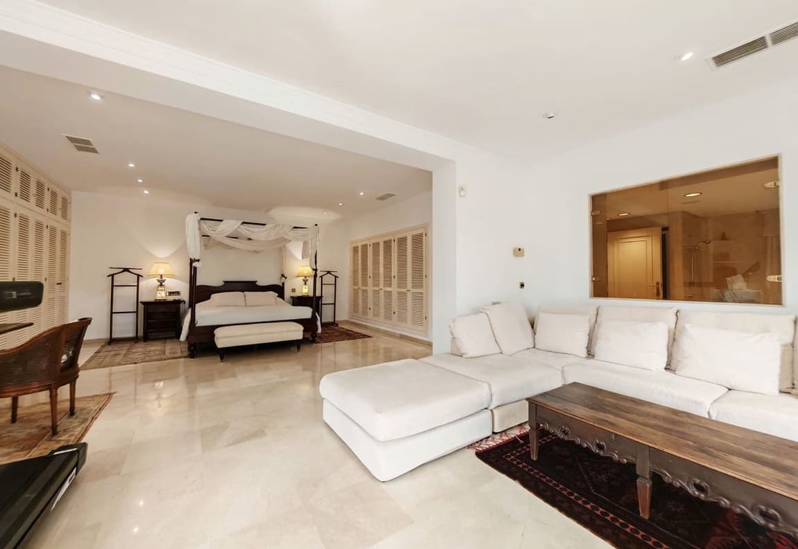 5 bedroom Villa for sale in Marbella with pool garage - € 3,900,000 (Ref: 9928274)