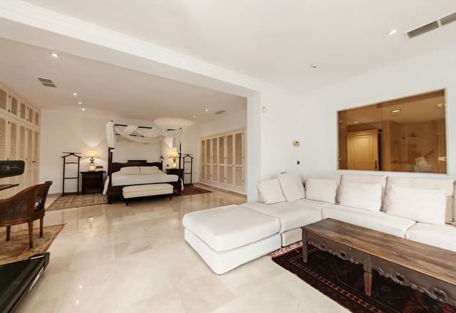 5 bedroom Villa for sale in Marbella with pool garage - € 3,900,000 (Ref: 9928274)
