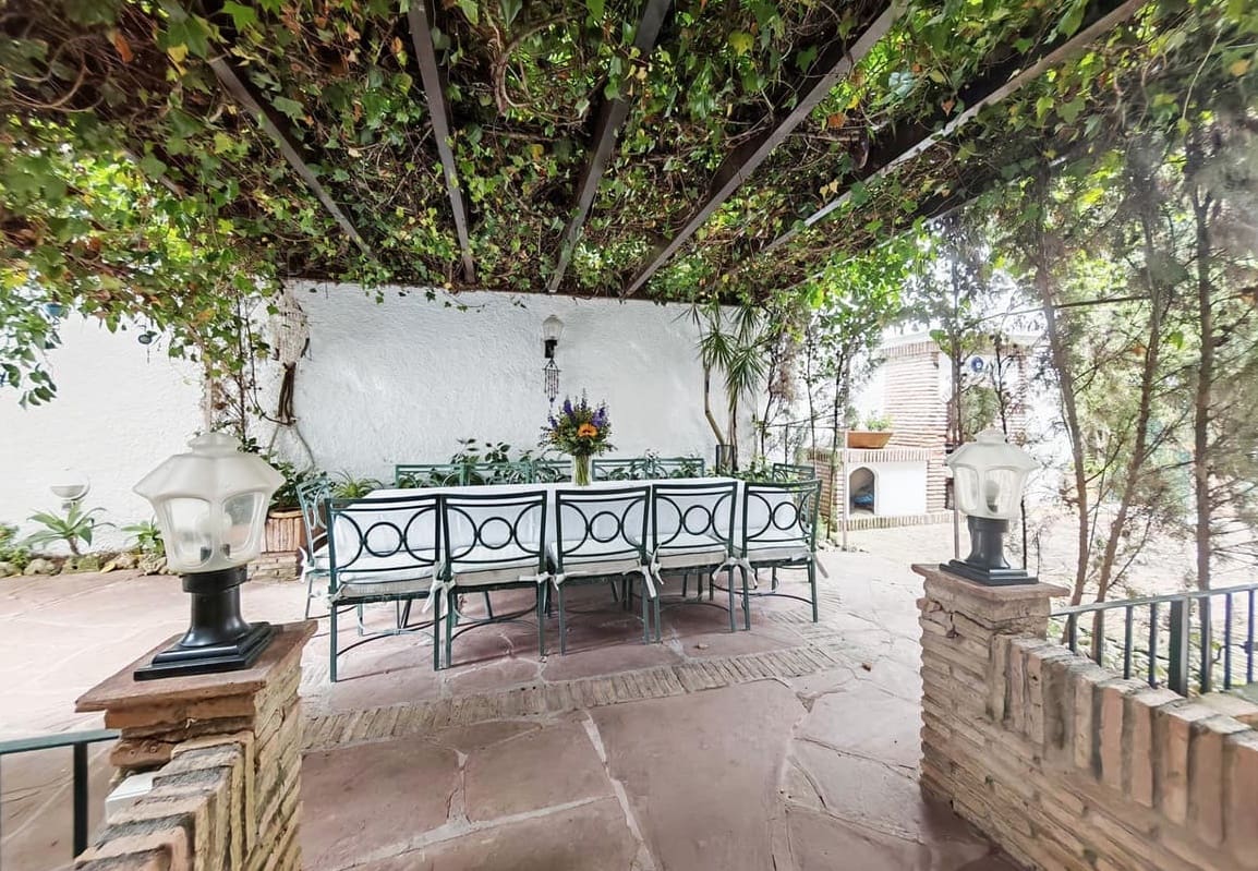 5 bedroom Villa for sale in Marbella with pool garage - € 3,900,000 (Ref: 9928274)
