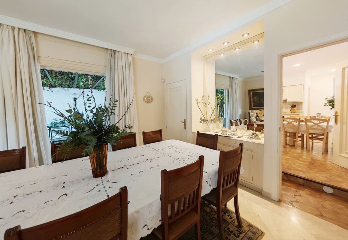 5 bedroom Villa for sale in Marbella with pool garage - € 3,900,000 (Ref: 9928274)