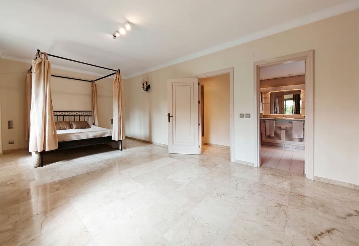 5 bedroom Villa for sale in Marbella with pool garage - € 3,900,000 (Ref: 9928274)