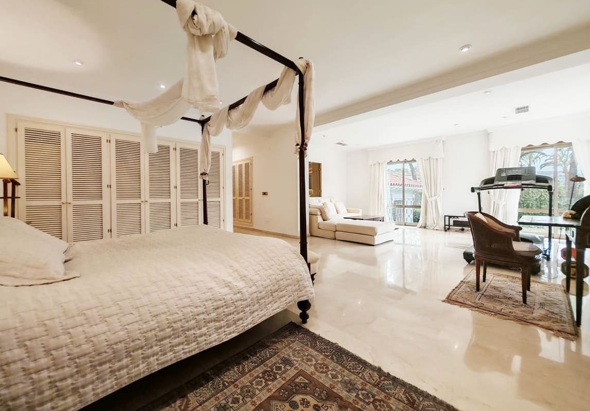 5 bedroom Villa for sale in Marbella with pool garage - € 3,900,000 (Ref: 9928274)