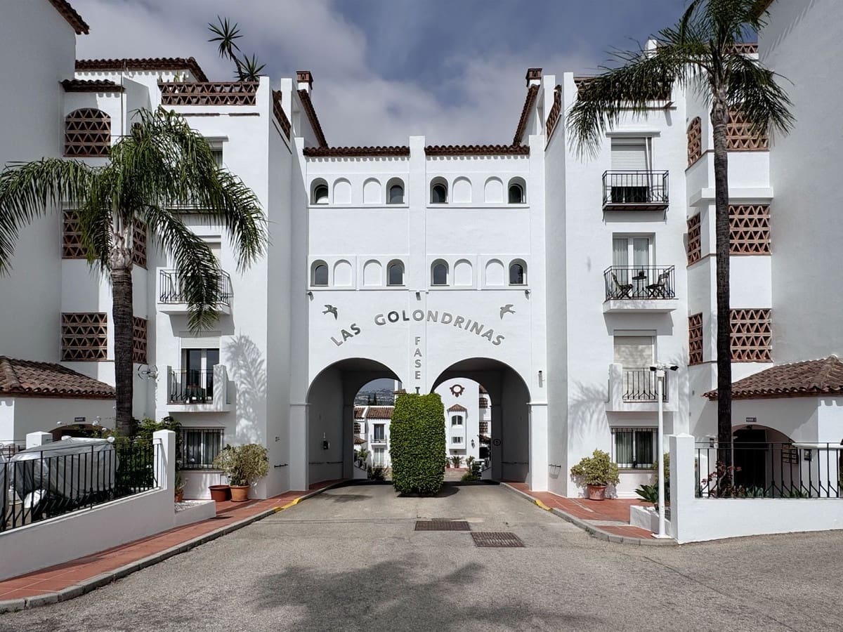 2 bedroom Apartment for sale in Mijas Costa with pool - € 349,500 (Ref: 9928282)