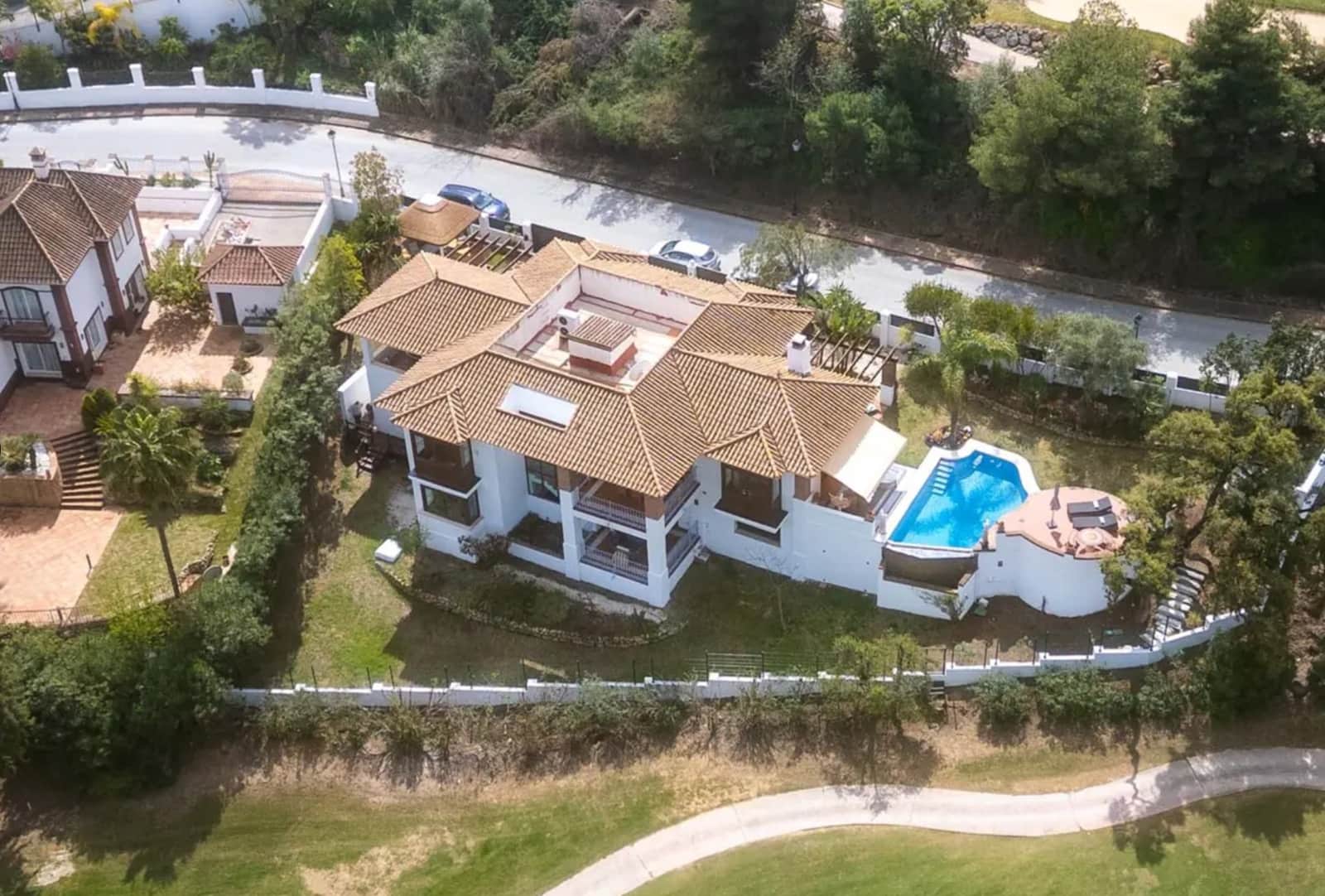 Chalet de 4 habitaciones en Mijas Costa en venta con piscina - 1.850.000 € (Ref: 9928283)