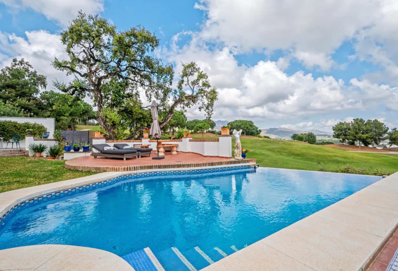 Chalet de 4 habitaciones en Mijas Costa en venta con piscina - 1.850.000 € (Ref: 9928283)