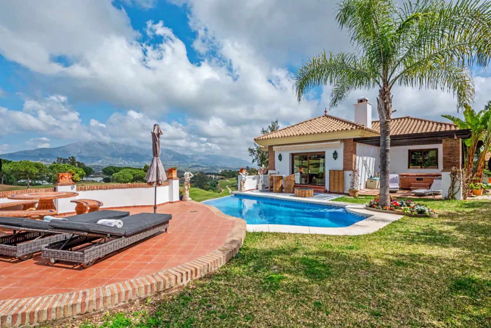 Chalet de 4 habitaciones en Mijas Costa en venta con piscina - 1.850.000 € (Ref: 9928283)