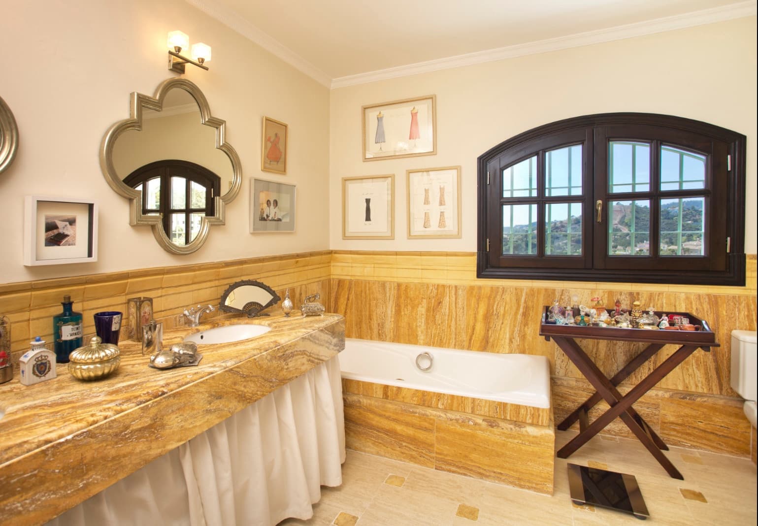 7 sypialnia Willa na sprzedaż w Marbella z basenem garażem - 3 700 000 € (Ref: 9928284)