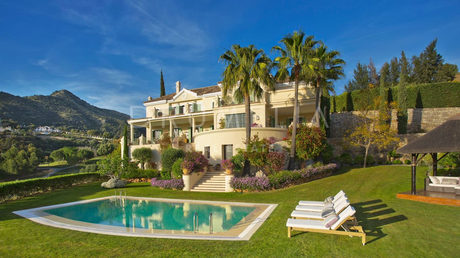 7 sypialnia Willa na sprzedaż w Marbella z basenem garażem - 3 700 000 € (Ref: 9928284)