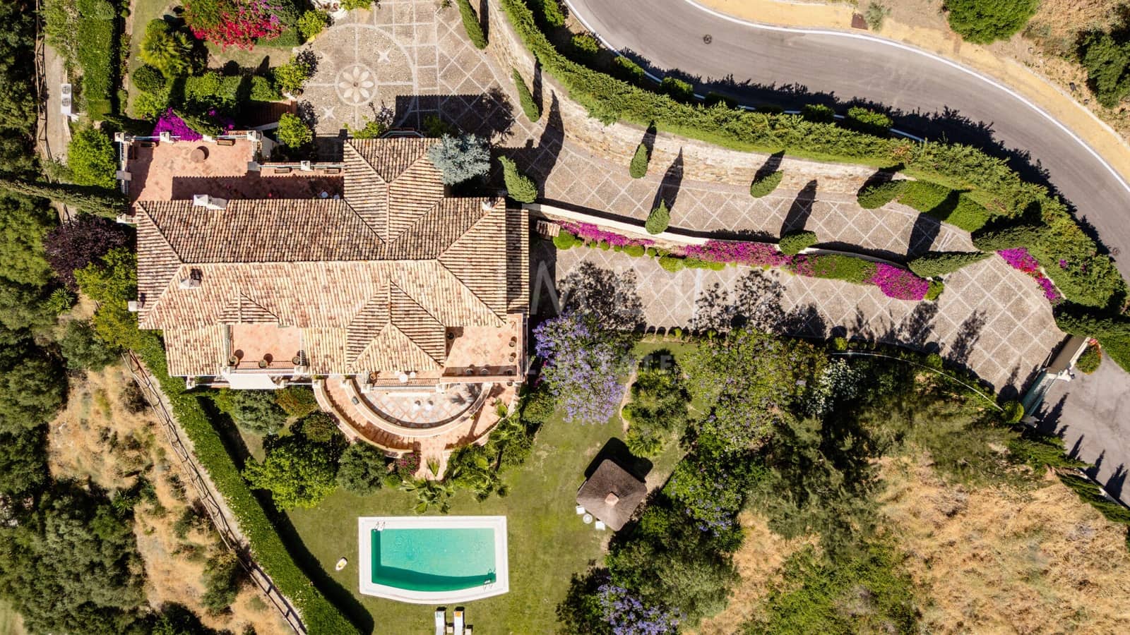 7 sypialnia Willa na sprzedaż w Marbella z basenem garażem - 3 700 000 € (Ref: 9928284)