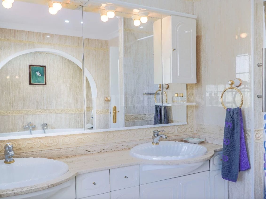 5 soverom Villa til salgs i Marbella med svømmebasseng garasje - € 2 400 000 (Ref: 9928285)
