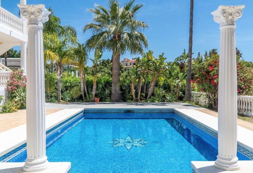 5 soverom Villa til salgs i Marbella med svømmebasseng garasje - € 2 400 000 (Ref: 9928285)