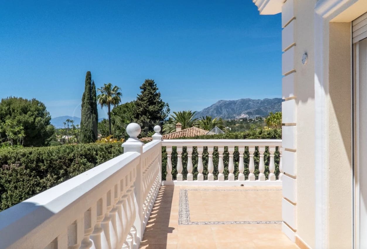 5 soverom Villa til salgs i Marbella med svømmebasseng garasje - € 2 400 000 (Ref: 9928285)