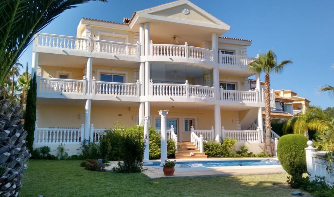 5 soverom Villa til salgs i Marbella med svømmebasseng garasje - € 2 400 000 (Ref: 9928285)