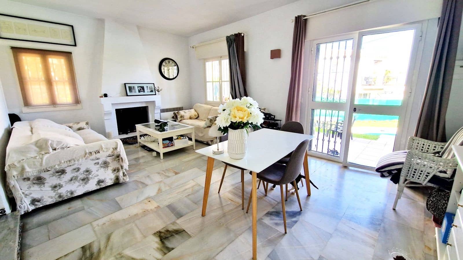 2 sovrum Hus till salu i Mijas Costa med pool - 340 000 € (Ref: 9930794)