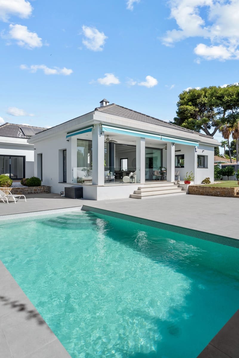 3 chambre Villa/Maison à vendre à Estepona avec piscine garage - 1 890 000 € (Ref: 9930795)
