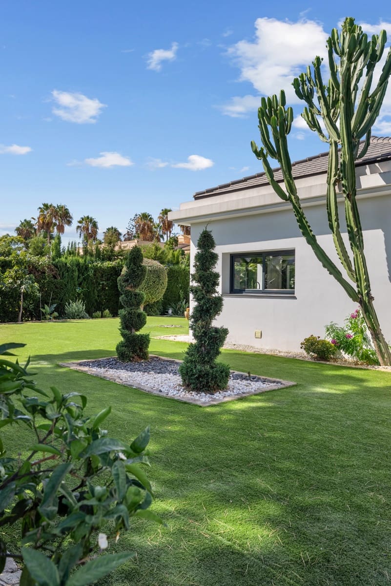 3 chambre Villa/Maison à vendre à Estepona avec piscine garage - 1 890 000 € (Ref: 9930795)