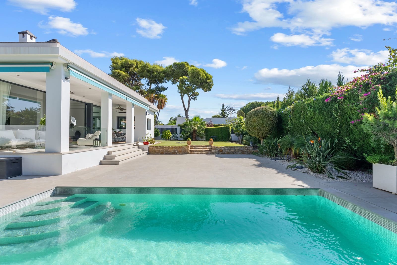 3 chambre Villa/Maison à vendre à Estepona avec piscine garage - 1 890 000 € (Ref: 9930795)