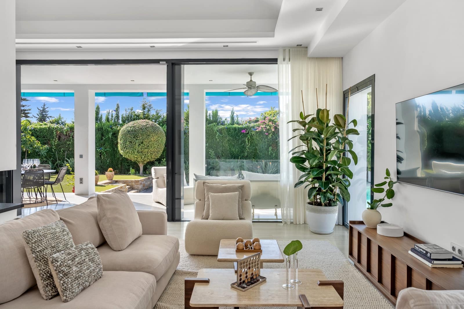 3 chambre Villa/Maison à vendre à Estepona avec piscine garage - 1 890 000 € (Ref: 9930795)