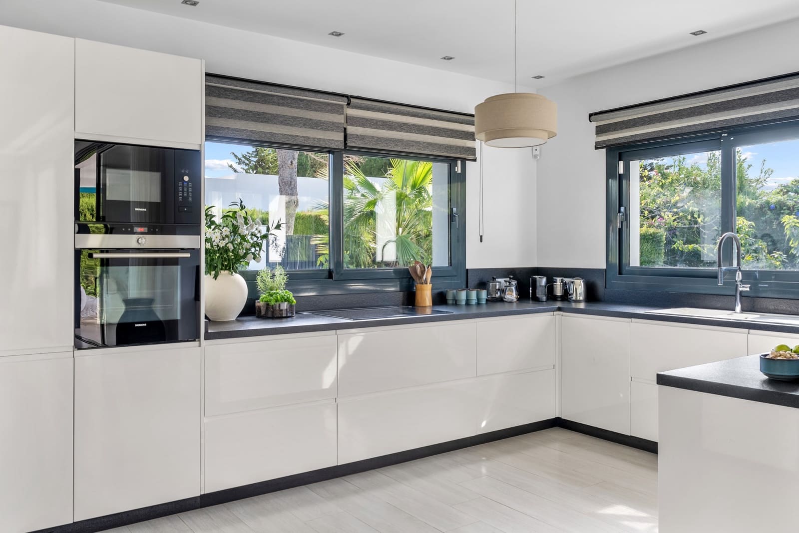 3 chambre Villa/Maison à vendre à Estepona avec piscine garage - 1 890 000 € (Ref: 9930795)