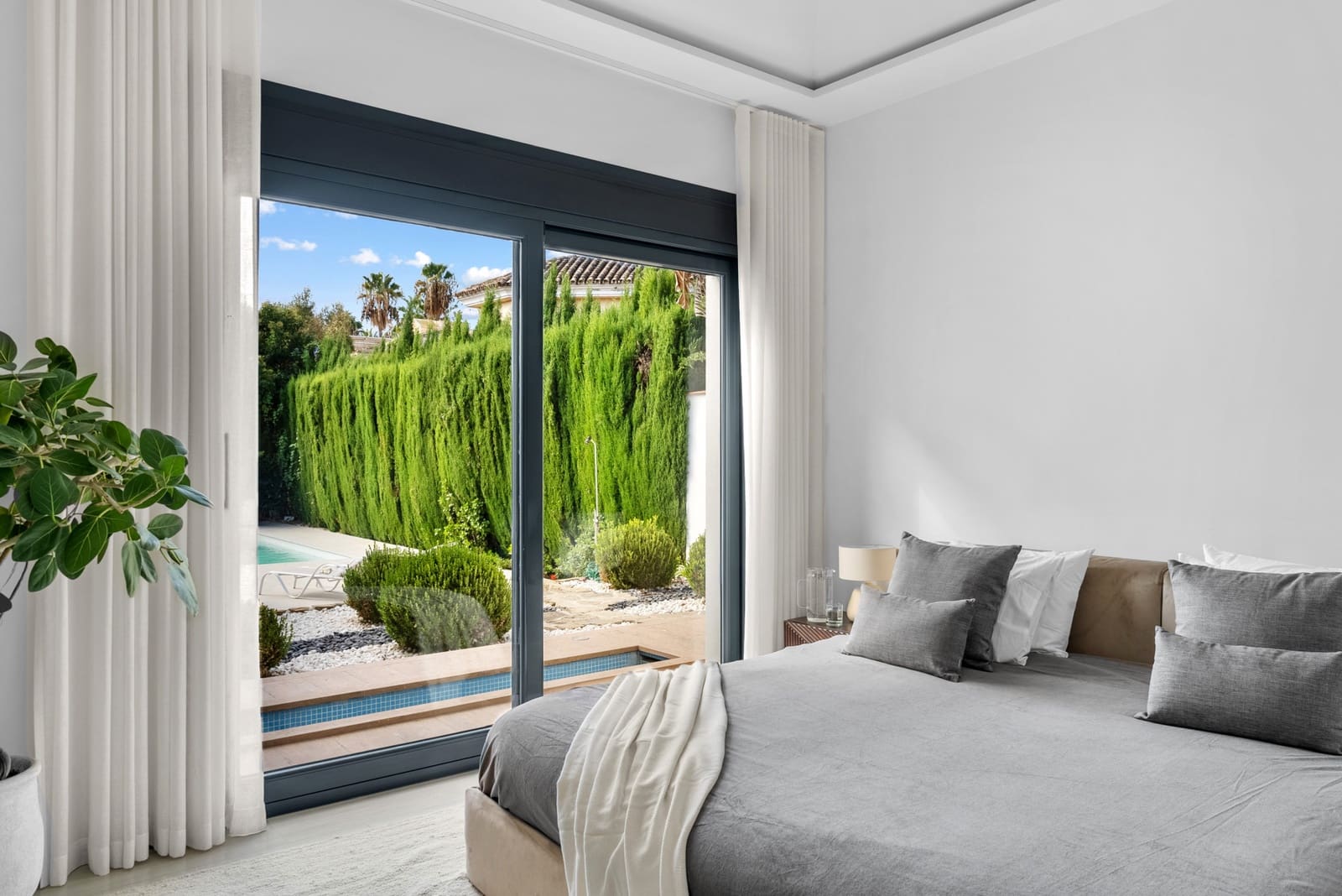 3 chambre Villa/Maison à vendre à Estepona avec piscine garage - 1 890 000 € (Ref: 9930795)