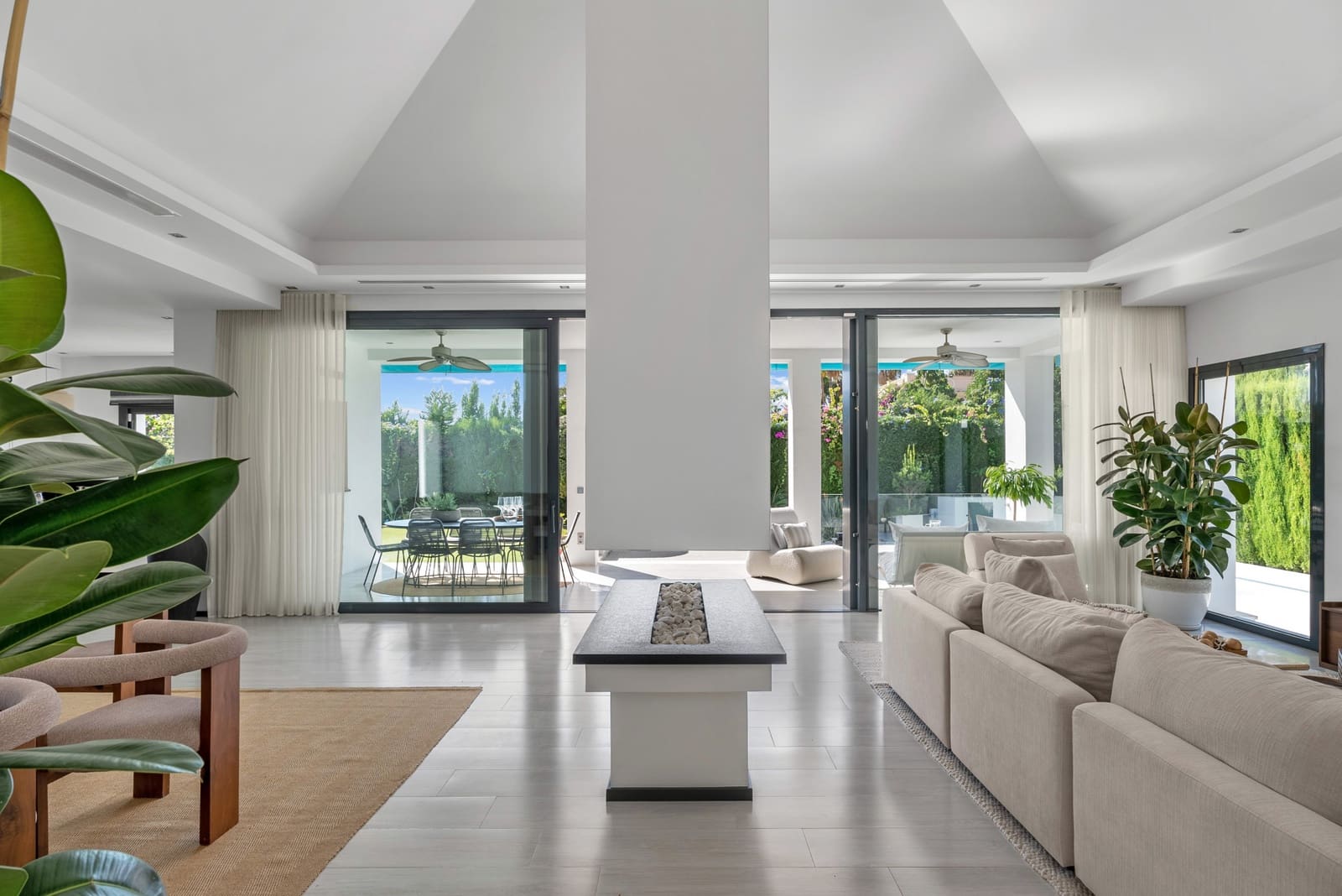 3 chambre Villa/Maison à vendre à Estepona avec piscine garage - 1 890 000 € (Ref: 9930795)