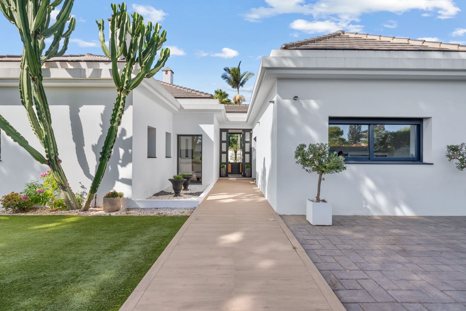 3 chambre Villa/Maison à vendre à Estepona avec piscine garage - 1 890 000 € (Ref: 9930795)