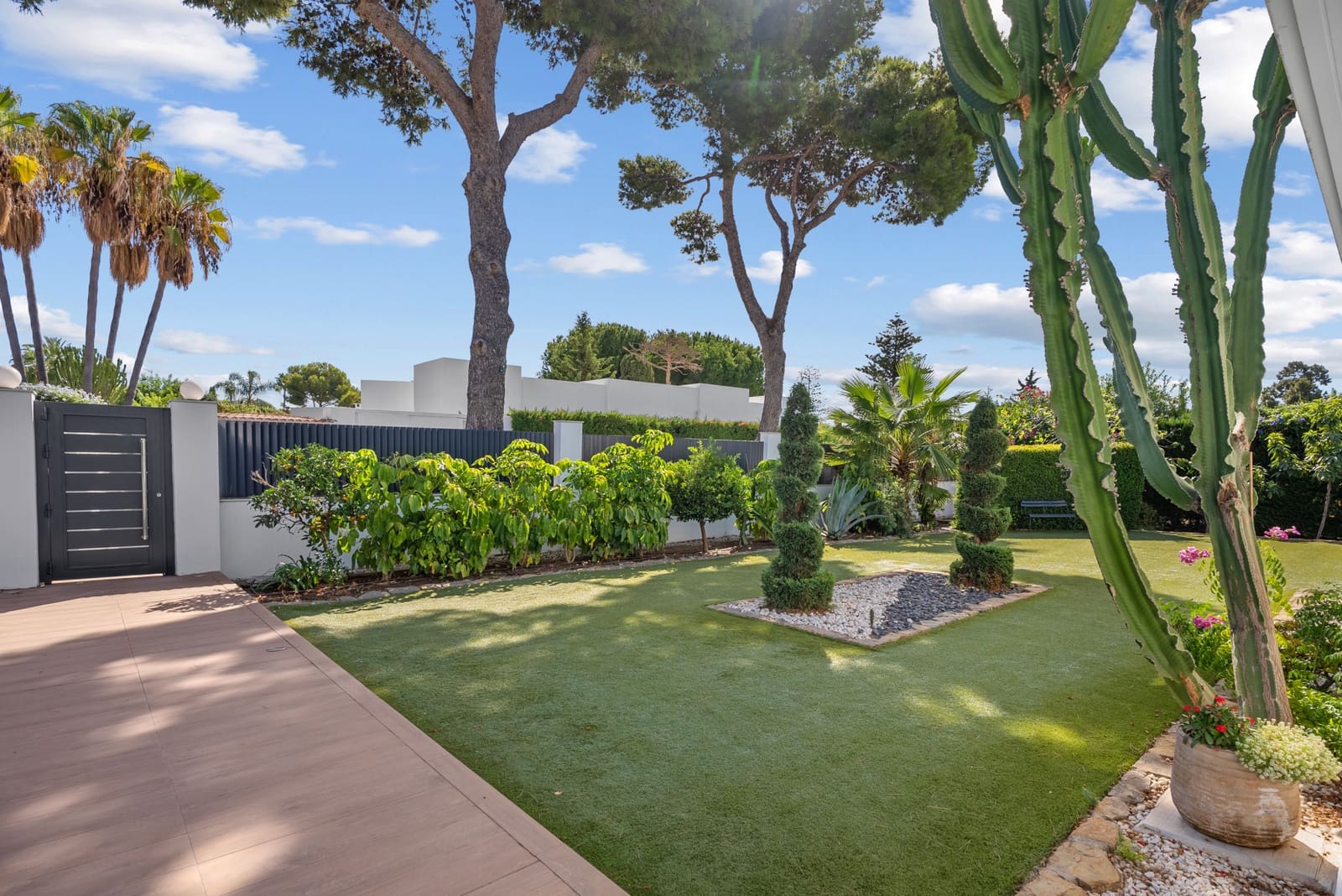 3 chambre Villa/Maison à vendre à Estepona avec piscine garage - 1 890 000 € (Ref: 9930795)
