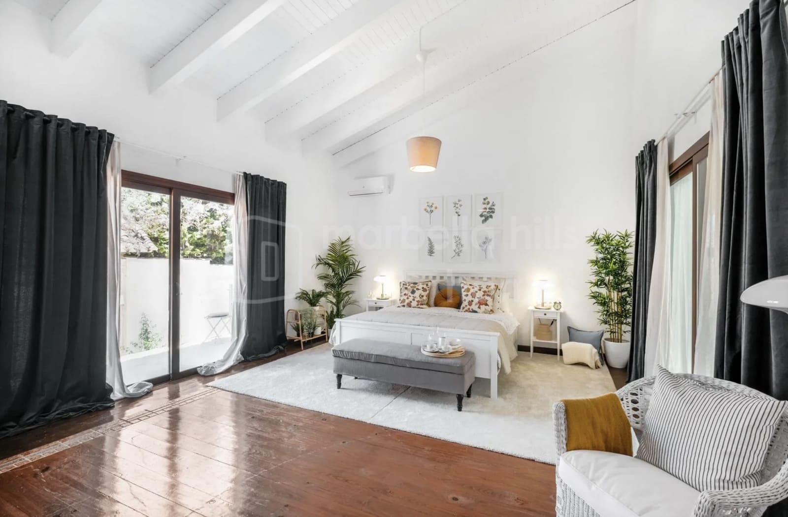 11 bedroom Villa for sale in Marbella - € 13,900,000 (Ref: 9930796)