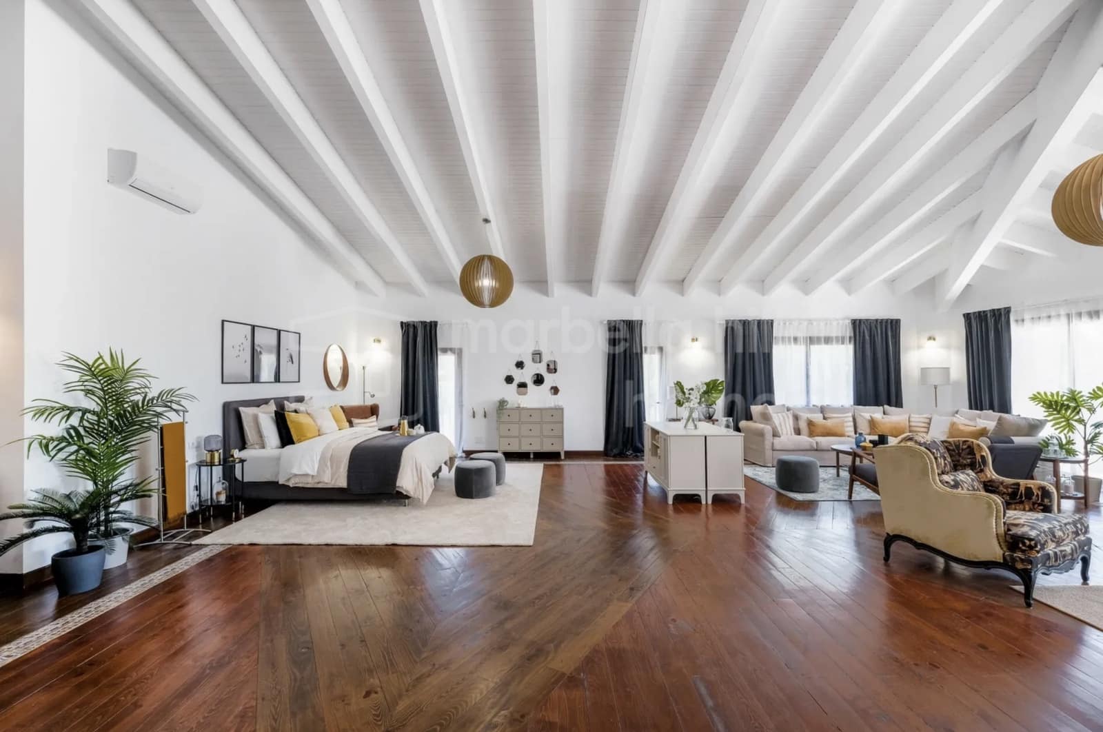 11 bedroom Villa for sale in Marbella - € 13,900,000 (Ref: 9930796)