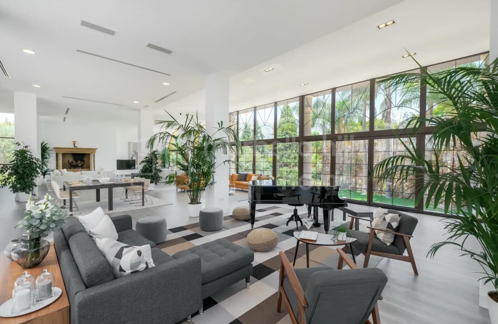 11 bedroom Villa for sale in Marbella - € 13,900,000 (Ref: 9930796)