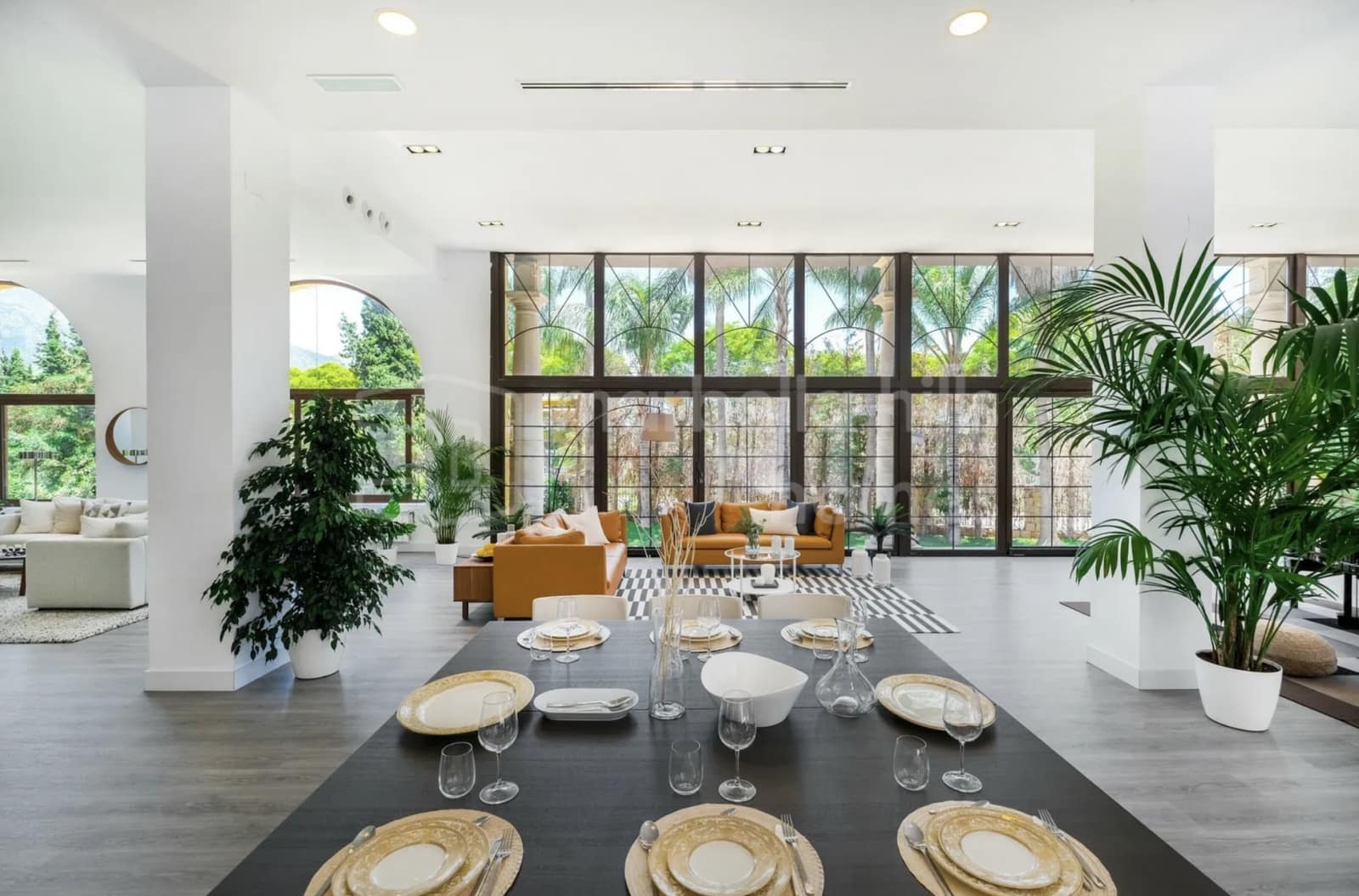 11 bedroom Villa for sale in Marbella - € 13,900,000 (Ref: 9930796)