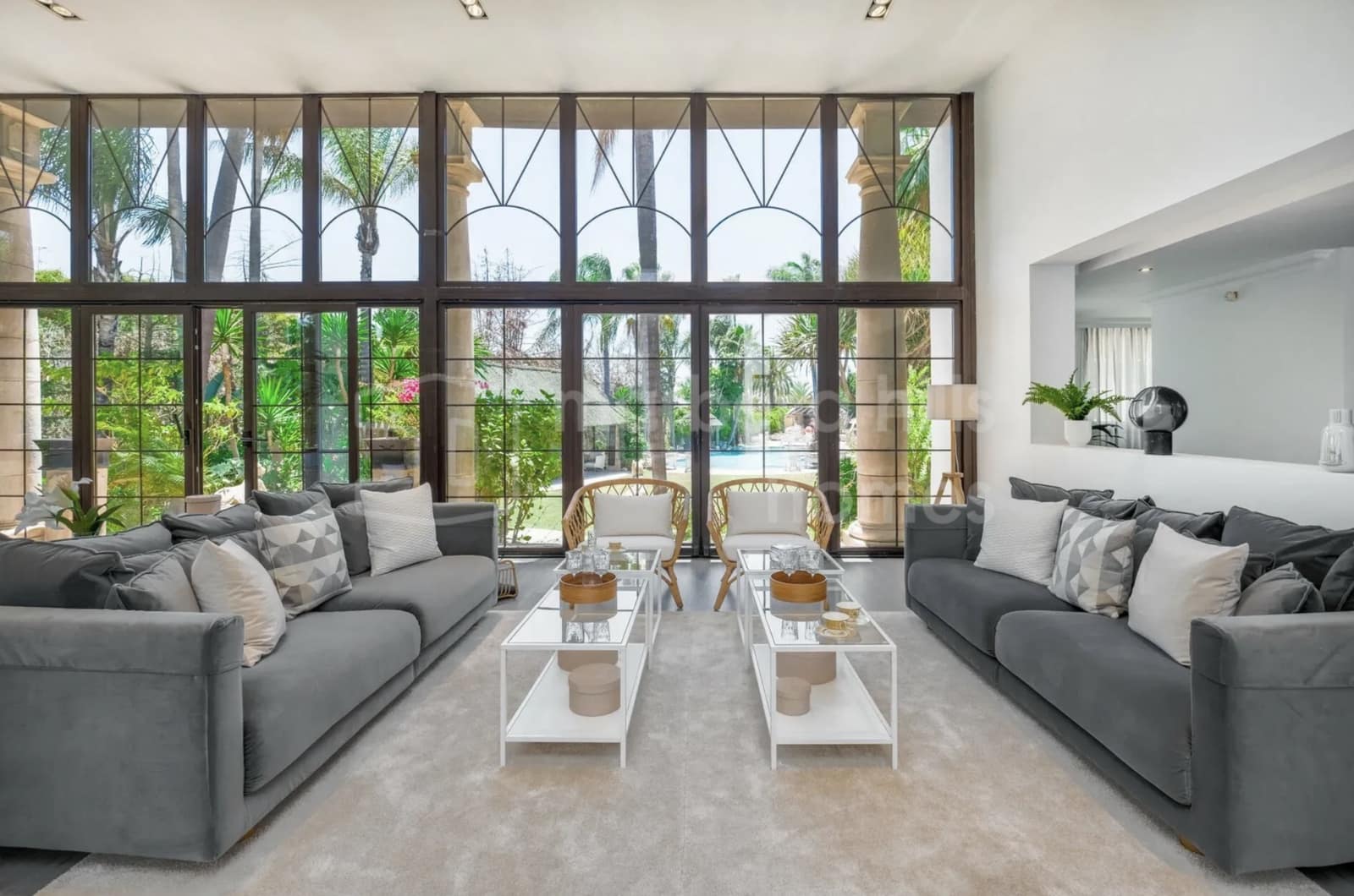 11 bedroom Villa for sale in Marbella - € 13,900,000 (Ref: 9930796)