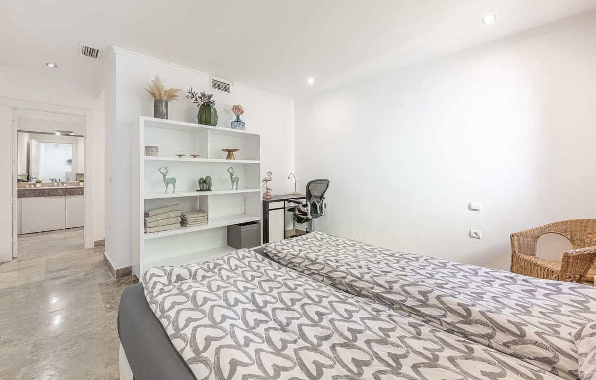 3 Zimmer Apartment zu verkaufen in Marbella mit Pool Garage - 799.000 € (Ref: 9930800)