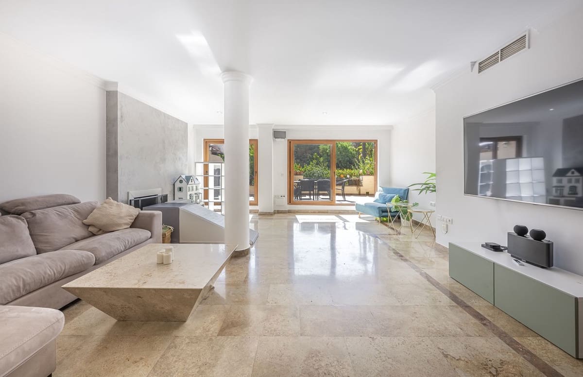 3 Zimmer Apartment zu verkaufen in Marbella mit Pool Garage - 799.000 € (Ref: 9930800)