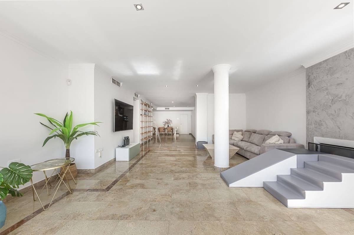 3 Zimmer Apartment zu verkaufen in Marbella mit Pool Garage - 799.000 € (Ref: 9930800)