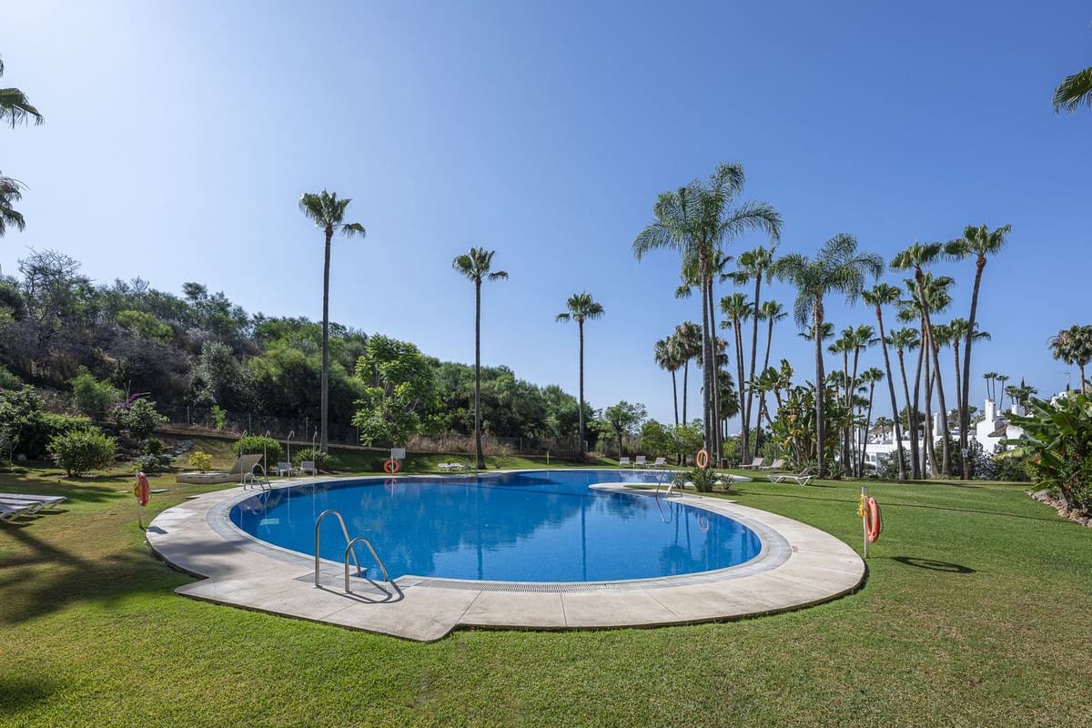3 Zimmer Apartment zu verkaufen in Marbella mit Pool Garage - 799.000 € (Ref: 9930800)