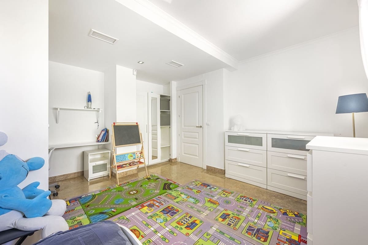 3 Zimmer Apartment zu verkaufen in Marbella mit Pool Garage - 799.000 € (Ref: 9930800)