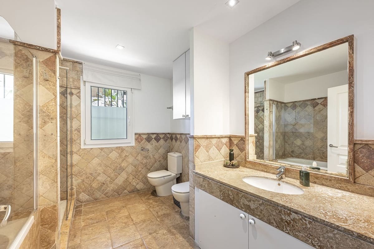 3 Zimmer Apartment zu verkaufen in Marbella mit Pool Garage - 799.000 € (Ref: 9930800)