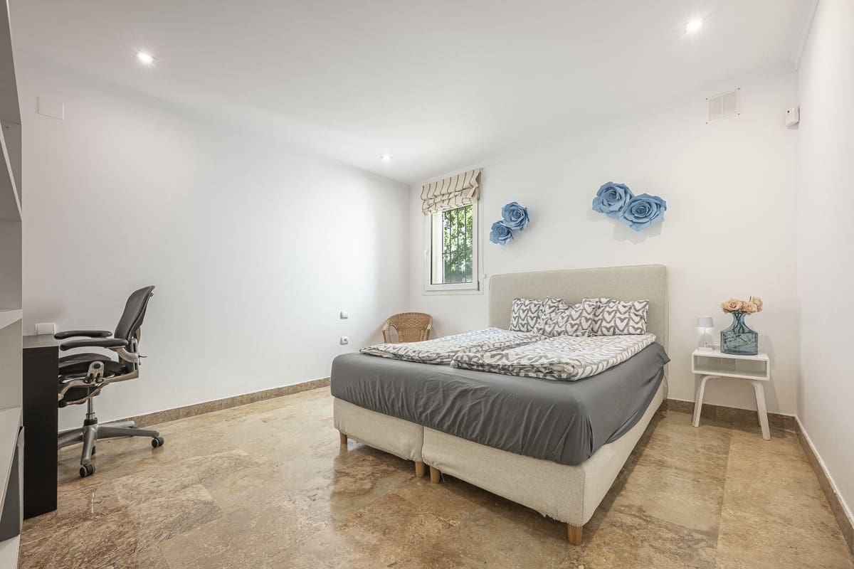 3 Zimmer Apartment zu verkaufen in Marbella mit Pool Garage - 799.000 € (Ref: 9930800)