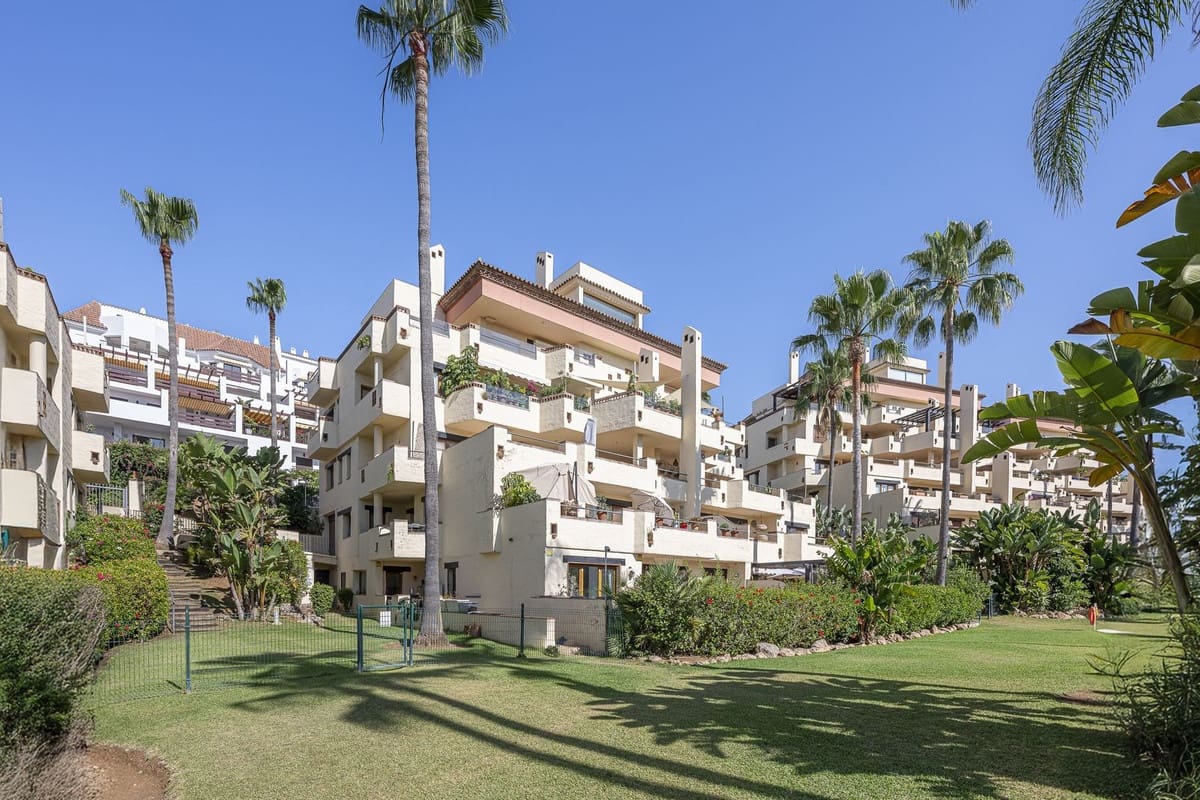 3 Zimmer Apartment zu verkaufen in Marbella mit Pool Garage - 799.000 € (Ref: 9930800)