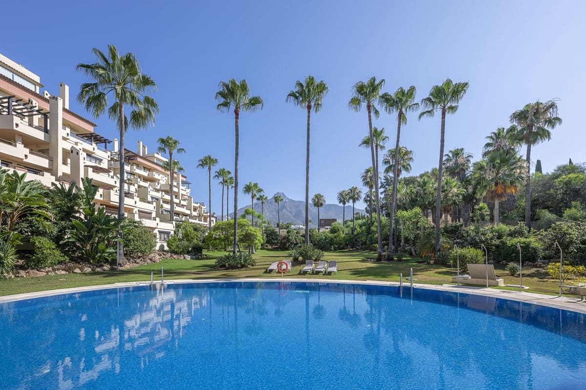 3 Zimmer Apartment zu verkaufen in Marbella mit Pool Garage - 799.000 € (Ref: 9930800)